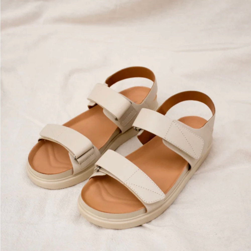Vagabond Shoemakers Women's Beige Platform Ankle Strap Casual Sandals